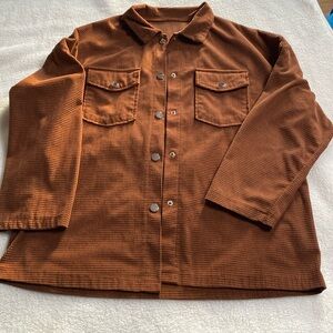 Brown snap-up polyester shacket with front pockets.  Large.  EUC